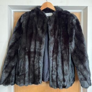 Jofeld Women’s Black Faux Fur Coat.  Size: Medium